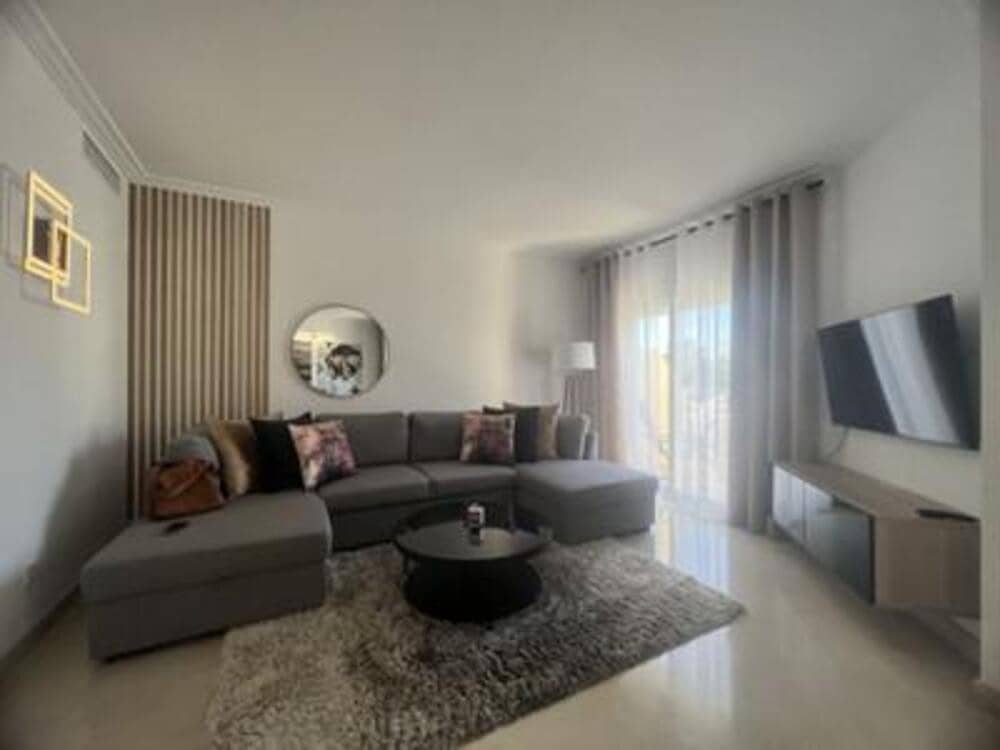 2 slaapkamer Penthouse te huur in La Quinta met zwembad garage - € 3.000 (Ref: 9126483)