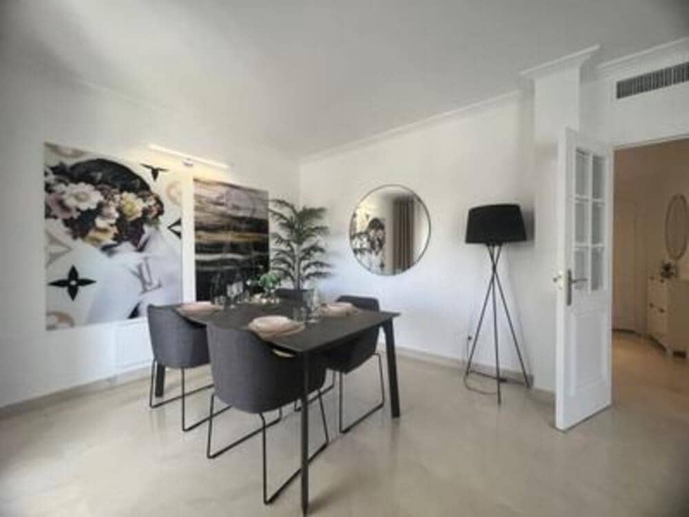 2 slaapkamer Penthouse te huur in La Quinta met zwembad garage - € 3.000 (Ref: 9126483)