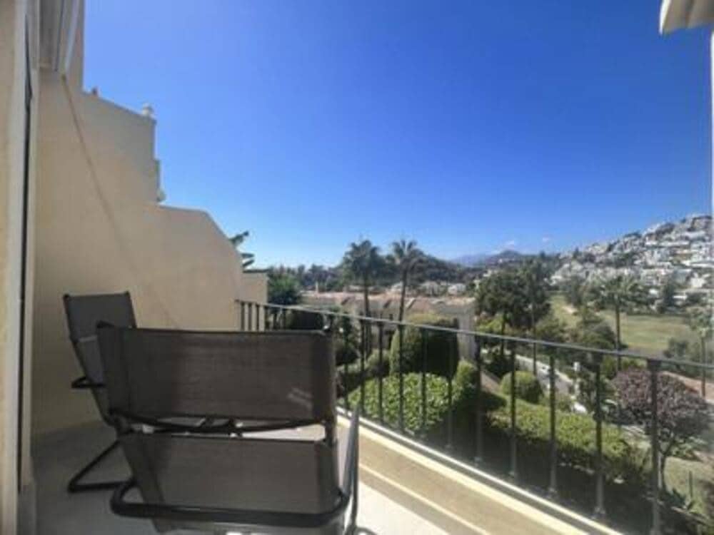 2 slaapkamer Penthouse te huur in La Quinta met zwembad garage - € 3.000 (Ref: 9126483)
