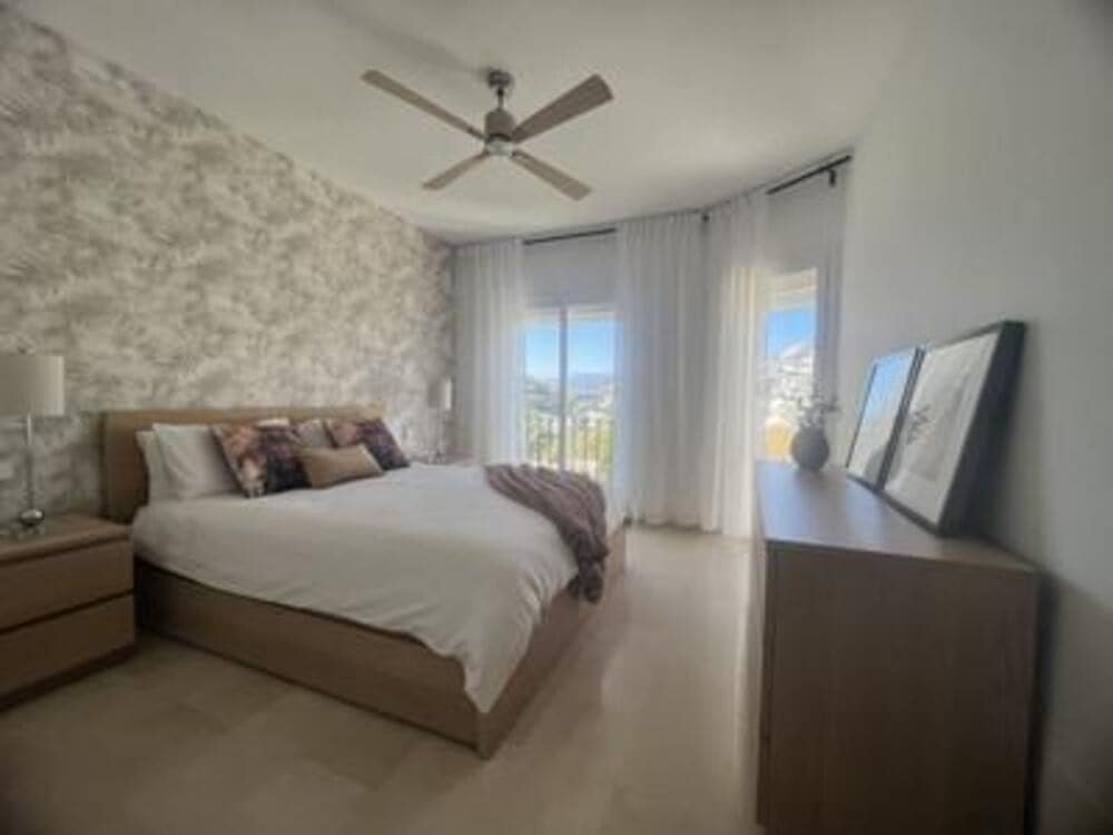 2 slaapkamer Penthouse te huur in La Quinta met zwembad garage - € 3.000 (Ref: 9126483)