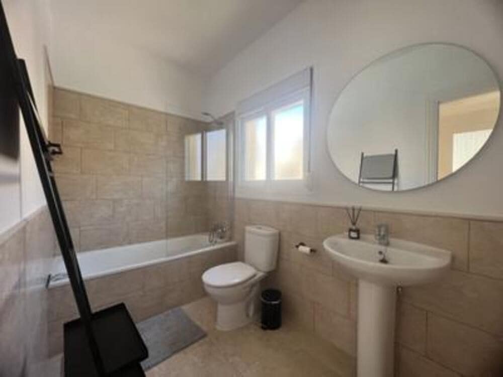 2 slaapkamer Penthouse te huur in La Quinta met zwembad garage - € 3.000 (Ref: 9126483)