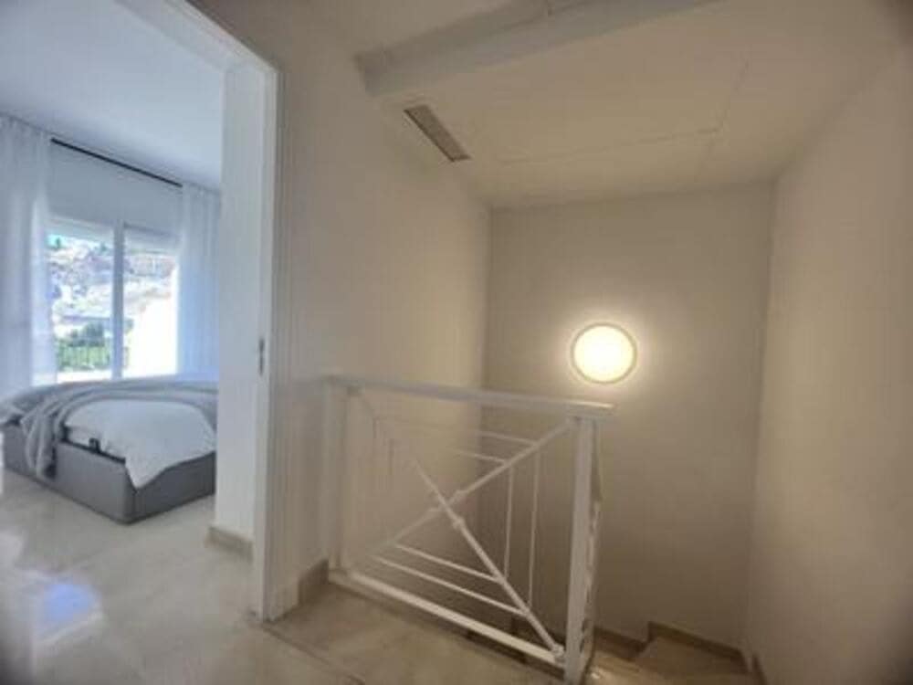 2 slaapkamer Penthouse te huur in La Quinta met zwembad garage - € 3.000 (Ref: 9126483)