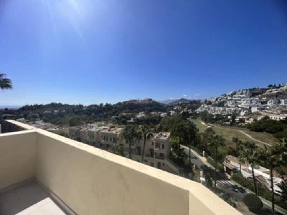 2 slaapkamer Penthouse te huur in La Quinta met zwembad garage - € 3.000 (Ref: 9126483)