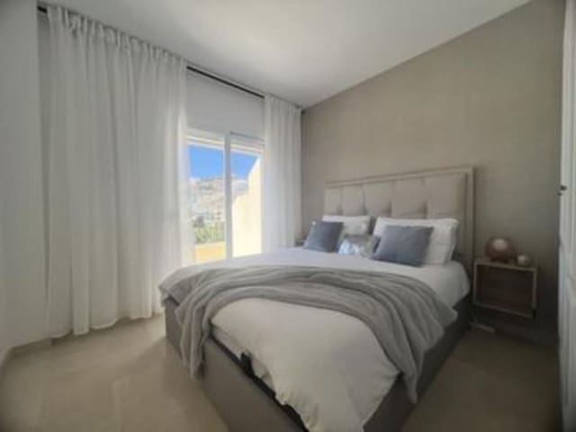 2 bedroom Penthouse for rent in La Quinta, Benahavís with pool garage - € 3,000 (Ref: 9126483)