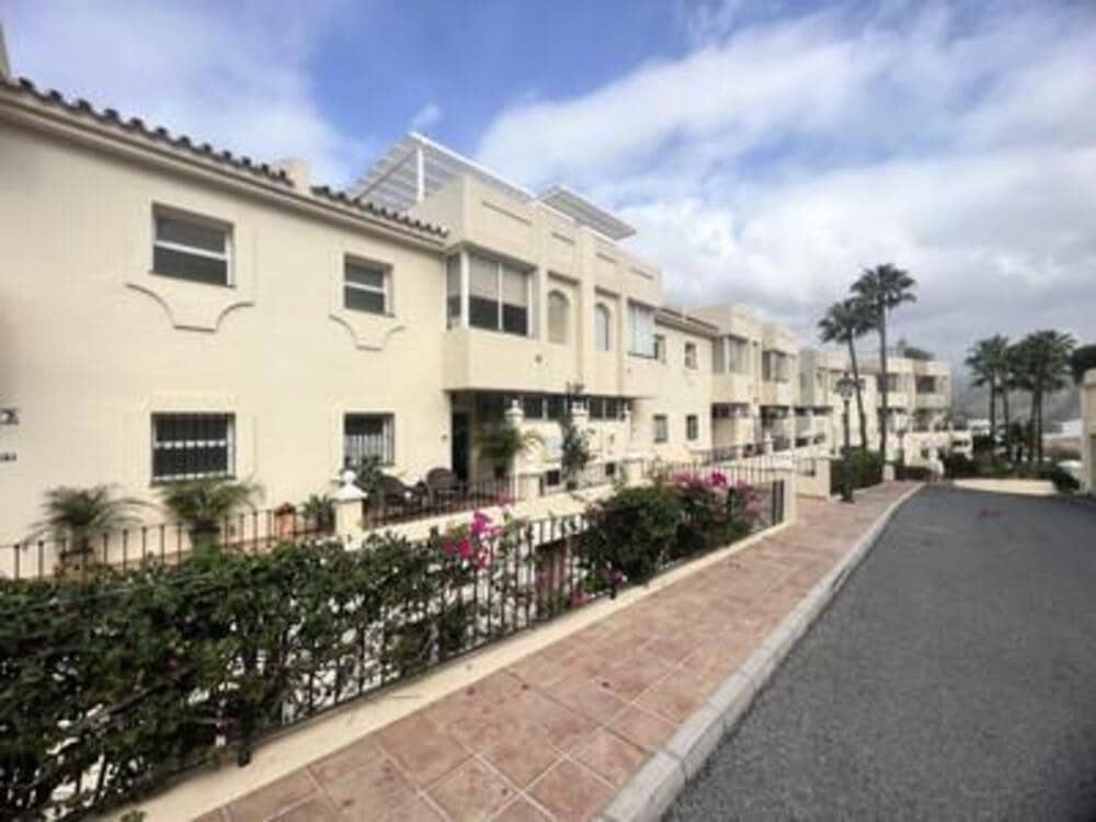 2 slaapkamer Penthouse te huur in La Quinta met zwembad garage - € 3.000 (Ref: 9126483)