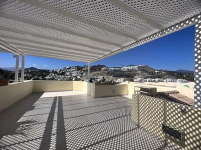 2 bedroom Penthouse for rent in La Quinta, Benahavís with pool garage - € 3,000 (Ref: 9126483)