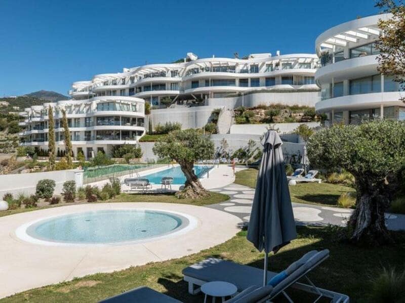 2 soveværelse Lejlighed til leje i La Quinta med swimmingpool garage - € 4.850 (Ref: 9129436)