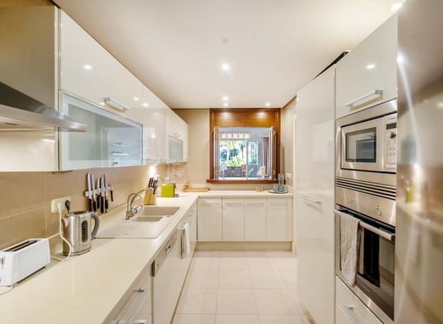 3 camera da letto Appartamento da affittare in Los Naranjos, Marbella con piscina garage - 3.500 € (Rif: 9129438)