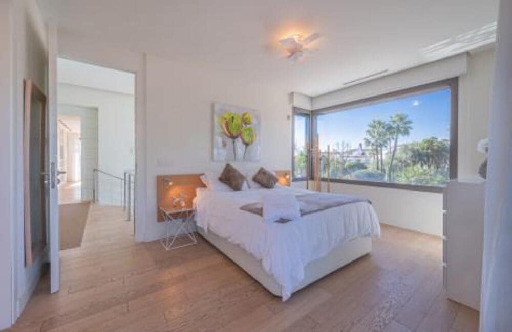 4 bedroom Villa for sale in Marbella with pool garage - € 2,450,000 (Ref: 9132057)