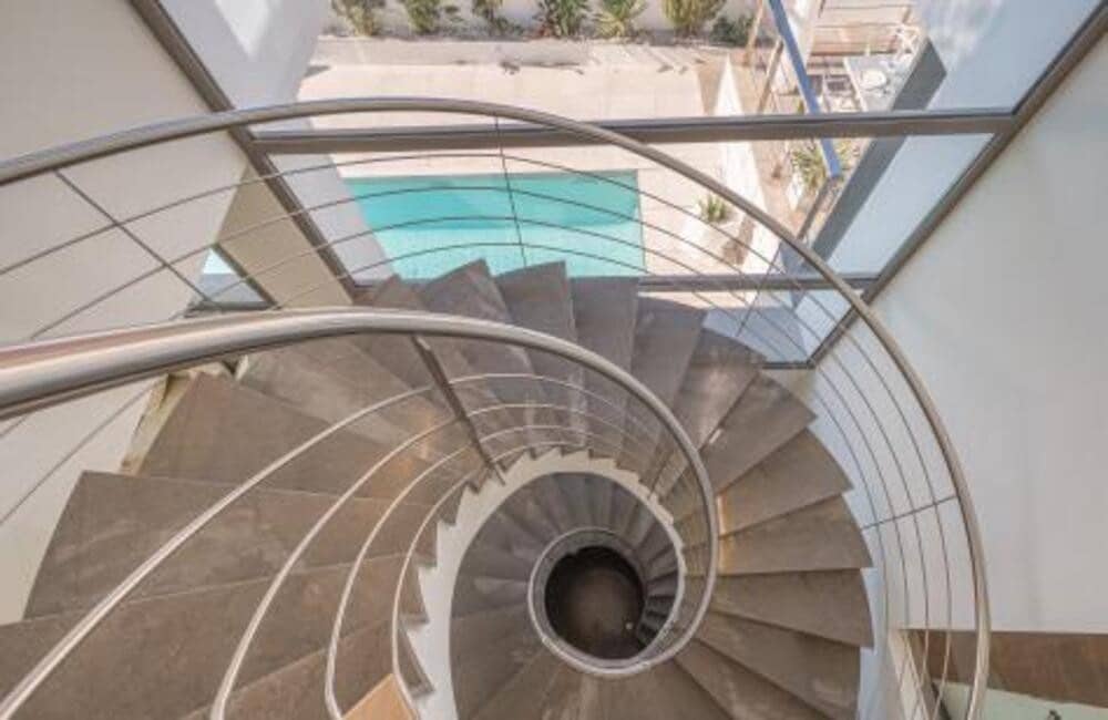 4 bedroom Villa for sale in Marbella with pool garage - € 2,450,000 (Ref: 9132057)