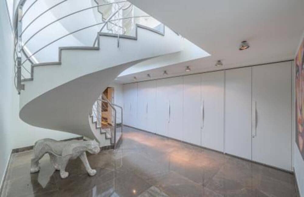 4 bedroom Villa for sale in Marbella with pool garage - € 2,450,000 (Ref: 9132057)