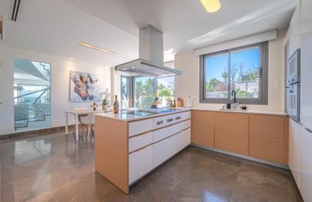 4 soveværelse Villa til salg i Sierra Blanca, Marbella med swimmingpool garage - € 2.450.000 (Ref: 9132057)