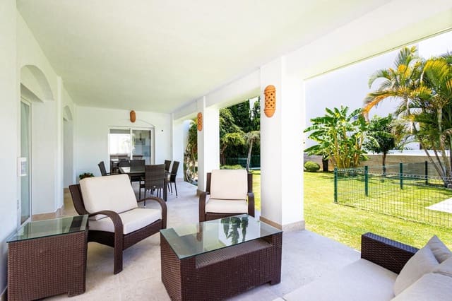 3 soveværelse Villa til leje i Huerta Belón - Calvario, Marbella med swimmingpool garage - € 8.500 (Ref: 9132058)