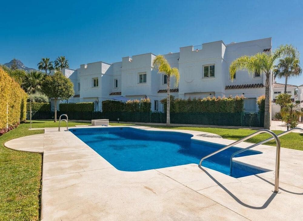 3 soverom Hus til salgs i Marbella med svømmebasseng garasje - € 535 000 (Ref: 9133975)