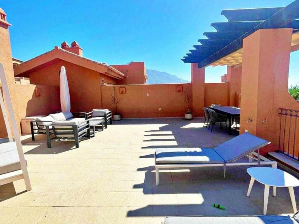 2 soveværelse Penthouse til leje i Marbella med swimmingpool garage - € 3.750 (Ref: 9159235)