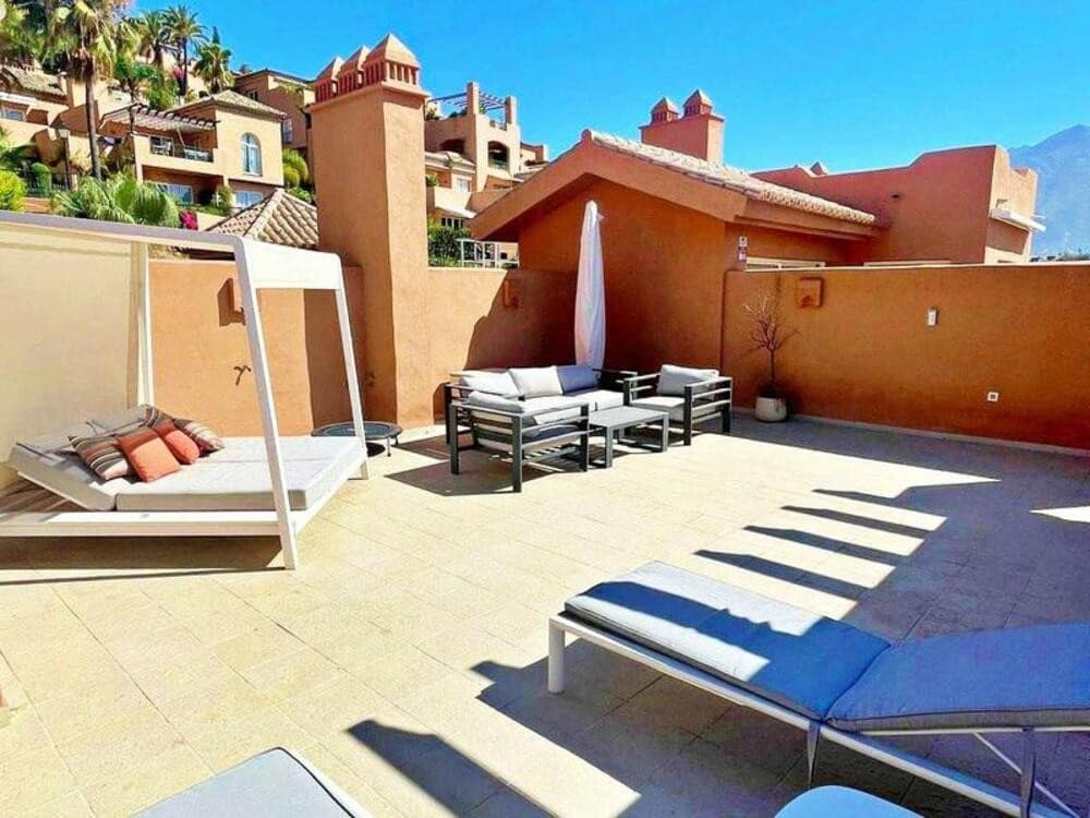 2 soveværelse Penthouse til leje i Marbella med swimmingpool garage - € 3.750 (Ref: 9159235)