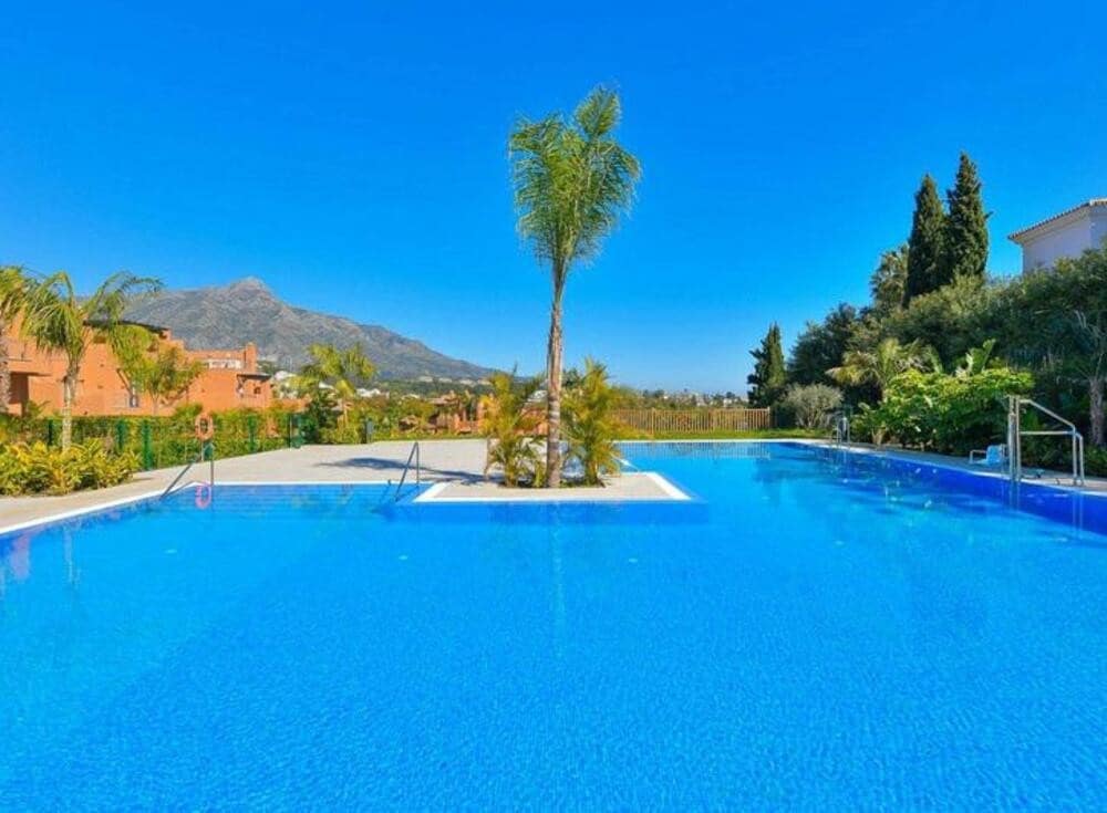 2 soveværelse Penthouse til leje i Marbella med swimmingpool garage - € 3.750 (Ref: 9159235)