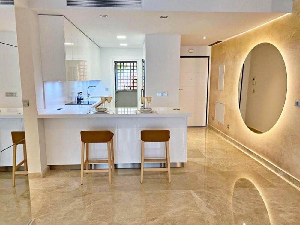 2 soveværelse Penthouse til leje i Marbella med swimmingpool garage - € 3.750 (Ref: 9159235)