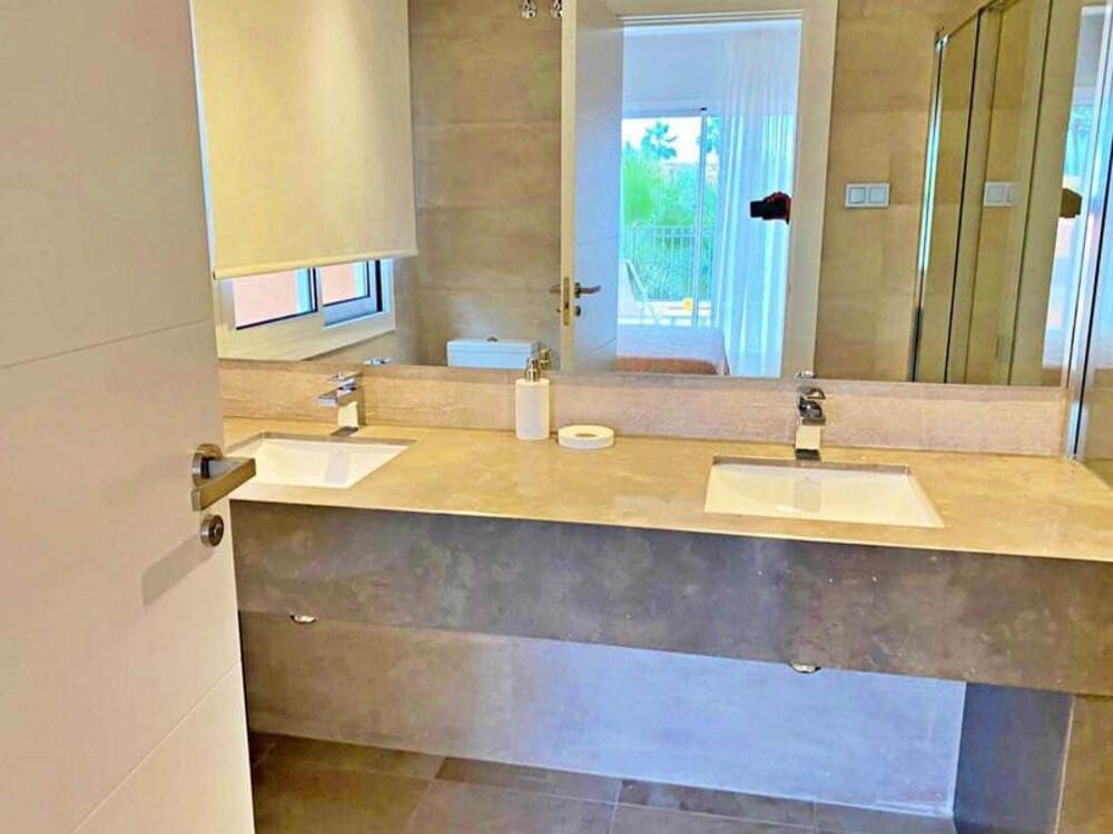 2 soveværelse Penthouse til leje i Marbella med swimmingpool garage - € 3.750 (Ref: 9159235)