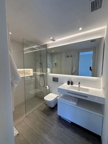 3 soveværelse Lejlighed til leje i Puerto Banus, Marbella med swimmingpool garage - € 5.000 (Ref: 9159236)