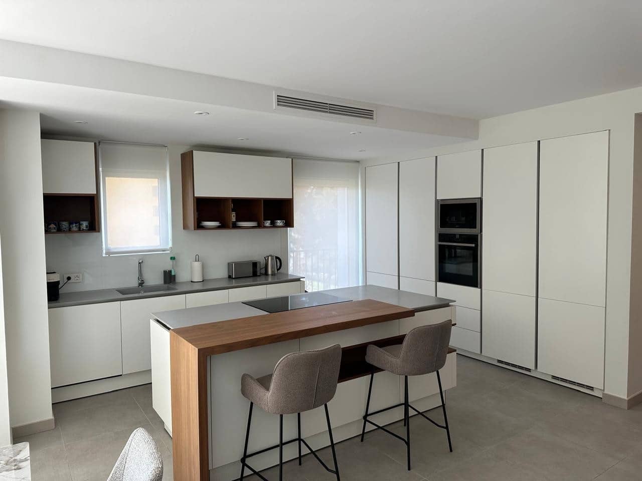 3 soverom Leilighet til leie i Marbella med svømmebasseng garasje - € 5 000 (Ref: 9159236)