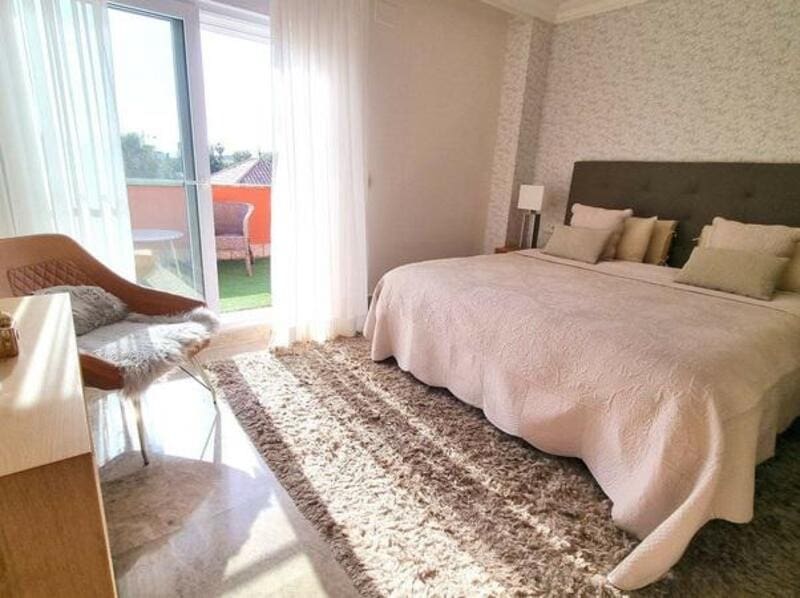 3 soveværelse Semi-Rækkehus til leje i Marbella med swimmingpool garage - € 3.800 (Ref: 9160758)