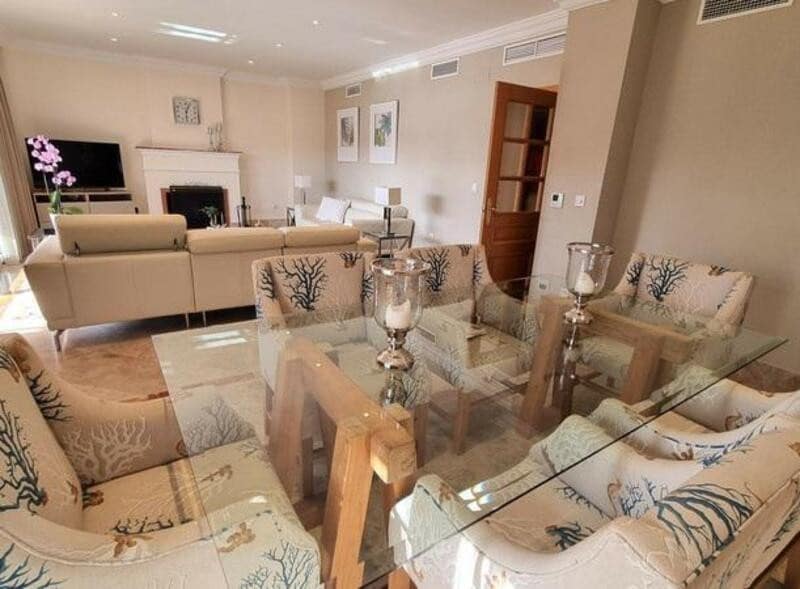 3 soveværelse Semi-Rækkehus til leje i Marbella med swimmingpool garage - € 3.800 (Ref: 9160758)