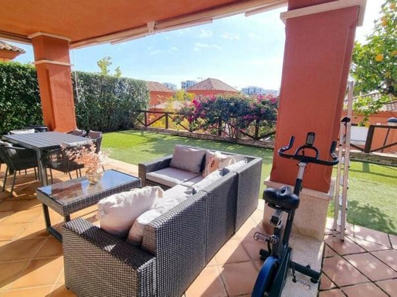 3 soveværelse Semi-Rækkehus til leje i Marbella med swimmingpool garage - € 3.800 (Ref: 9160758)