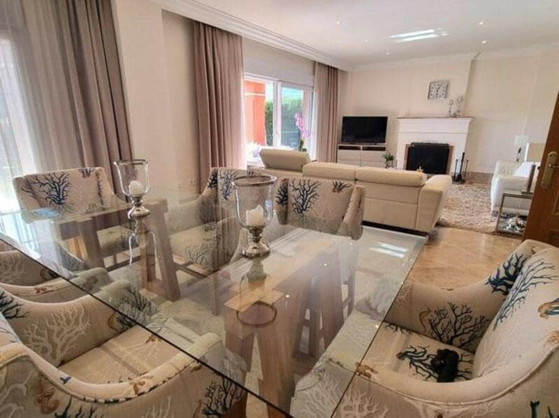 3 soveværelse Semi-Rækkehus til leje i Marbella med swimmingpool garage - € 3.800 (Ref: 9160758)