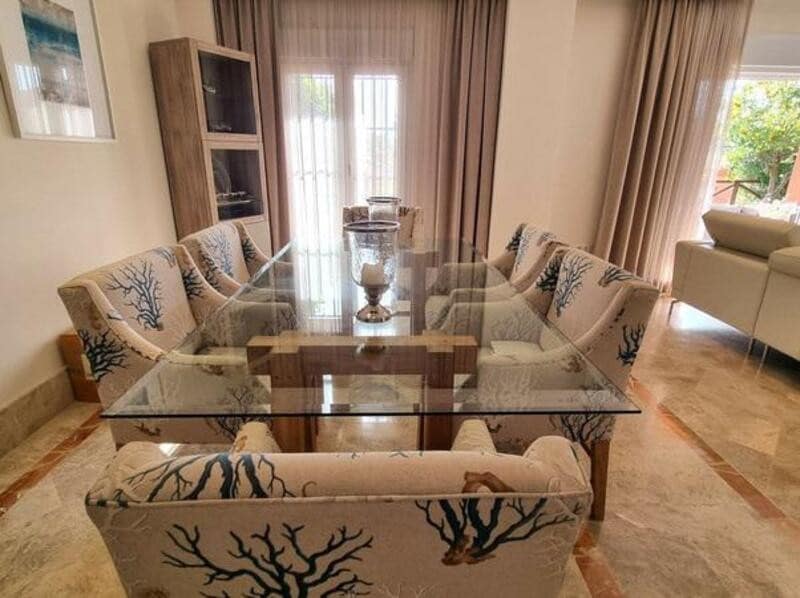 3 soveværelse Semi-Rækkehus til leje i Marbella med swimmingpool garage - € 3.800 (Ref: 9160758)