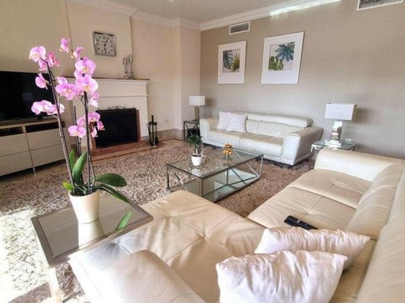 3 soveværelse Semi-Rækkehus til leje i Marbella med swimmingpool garage - € 3.800 (Ref: 9160758)