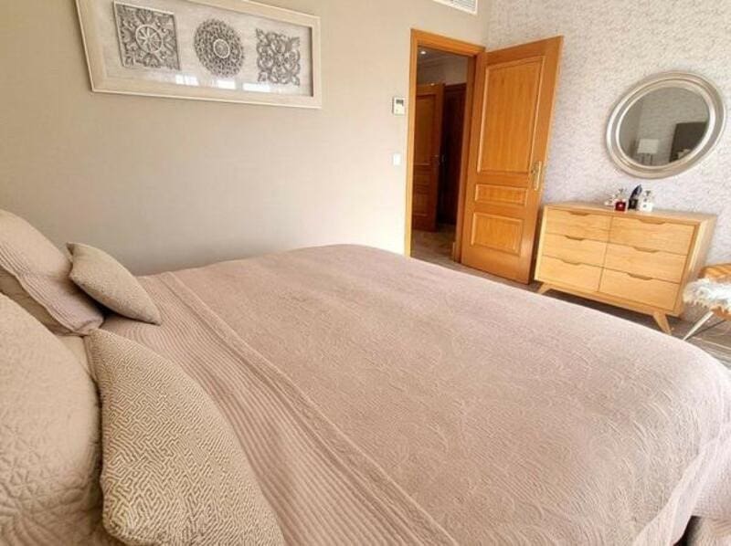 3 soveværelse Semi-Rækkehus til leje i Marbella med swimmingpool garage - € 3.800 (Ref: 9160758)