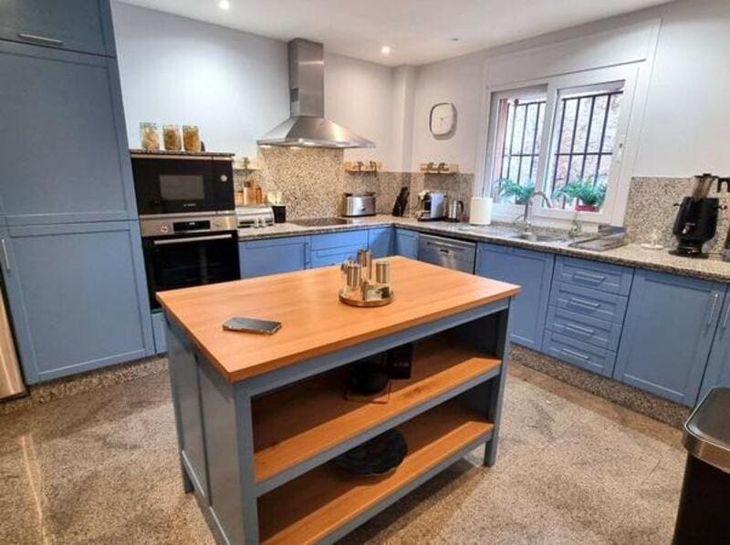 3 soveværelse Semi-Rækkehus til leje i Marbella med swimmingpool garage - € 3.800 (Ref: 9160758)