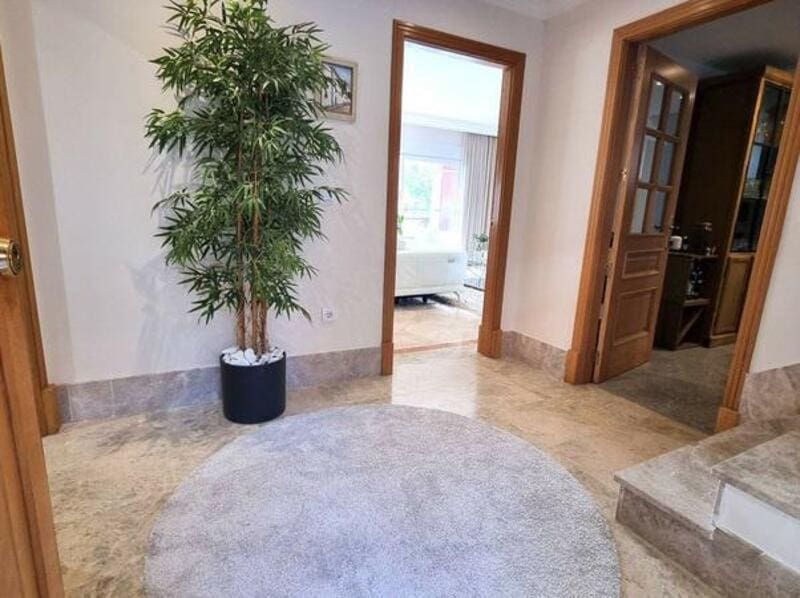 3 soveværelse Semi-Rækkehus til leje i Marbella med swimmingpool garage - € 3.800 (Ref: 9160758)