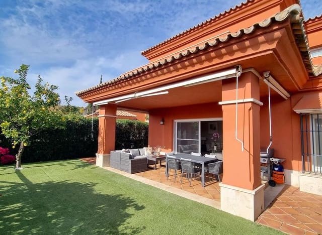 3 soveværelse Semi-Rækkehus til leje i Santa Clara, Marbella med swimmingpool garage - € 3.800 (Ref: 9160758)