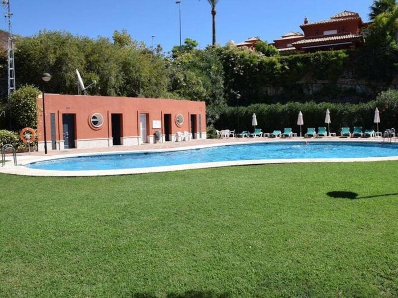 3 soveværelse Semi-Rækkehus til leje i Marbella med swimmingpool garage - € 3.800 (Ref: 9160758)