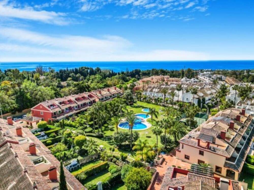 4 soveværelse Byhus til leje i Marbella med swimmingpool garage - € 5.000 (Ref: 9163367)