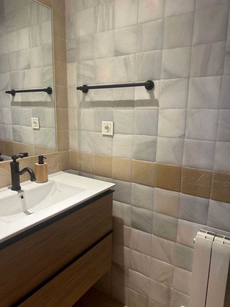 4 soveværelse Byhus til leje i Marbella med swimmingpool garage - € 5.000 (Ref: 9163367)