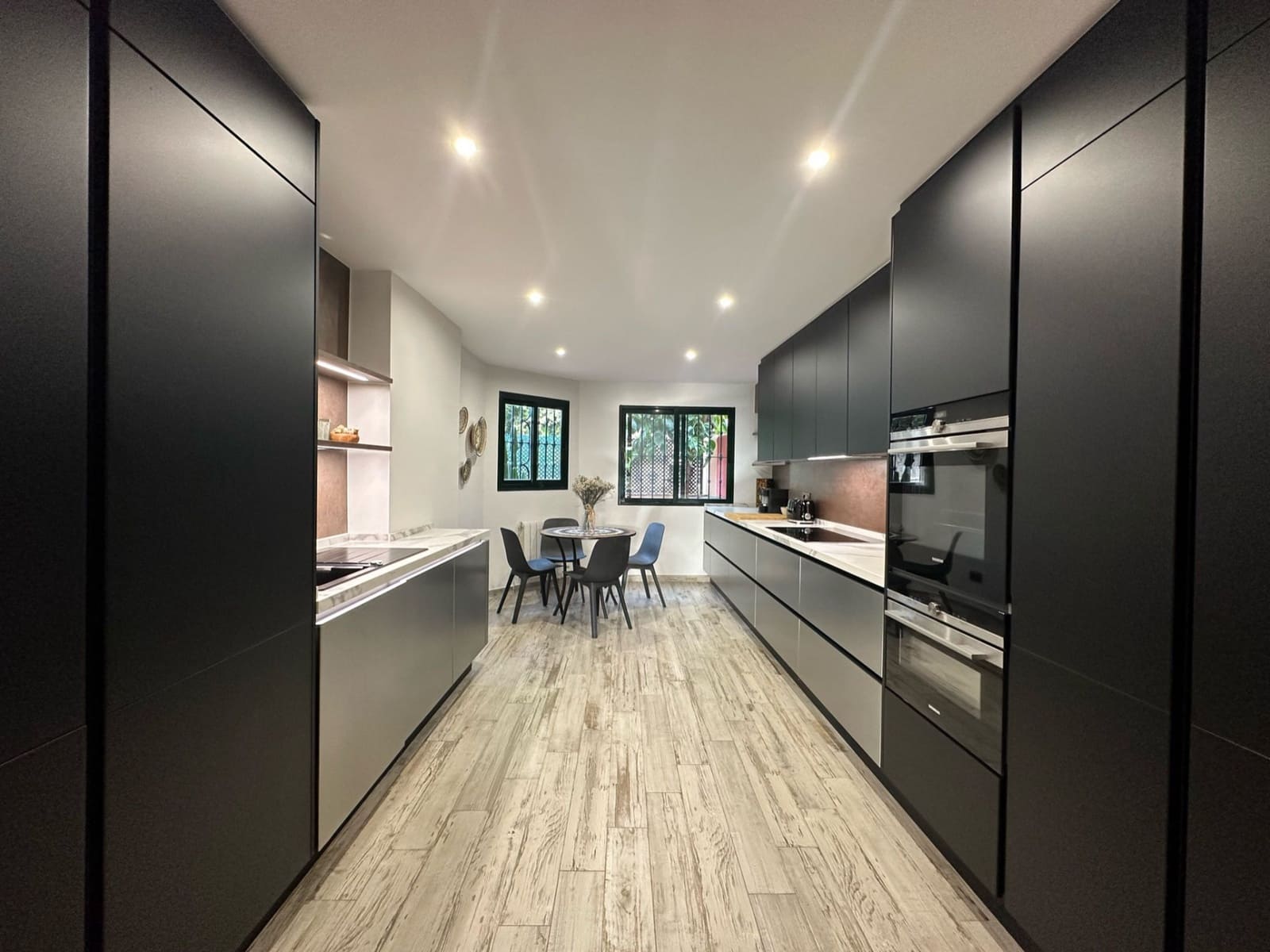 4 soveværelse Byhus til leje i Marbella med swimmingpool garage - € 5.000 (Ref: 9163367)