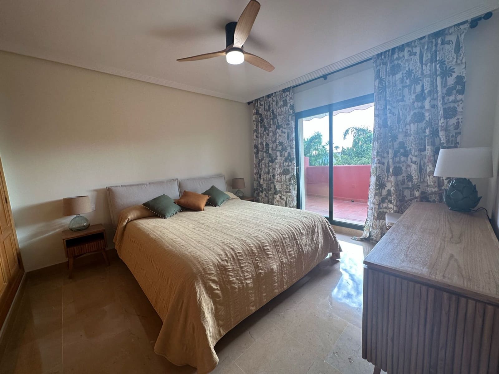 4 soveværelse Byhus til leje i Marbella med swimmingpool garage - € 5.000 (Ref: 9163367)