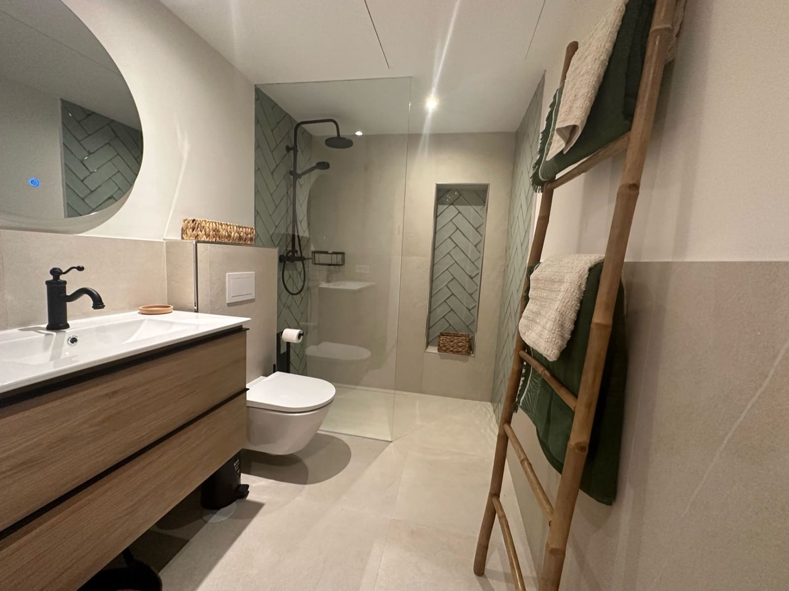 4 soveværelse Byhus til leje i Marbella med swimmingpool garage - € 5.000 (Ref: 9163367)