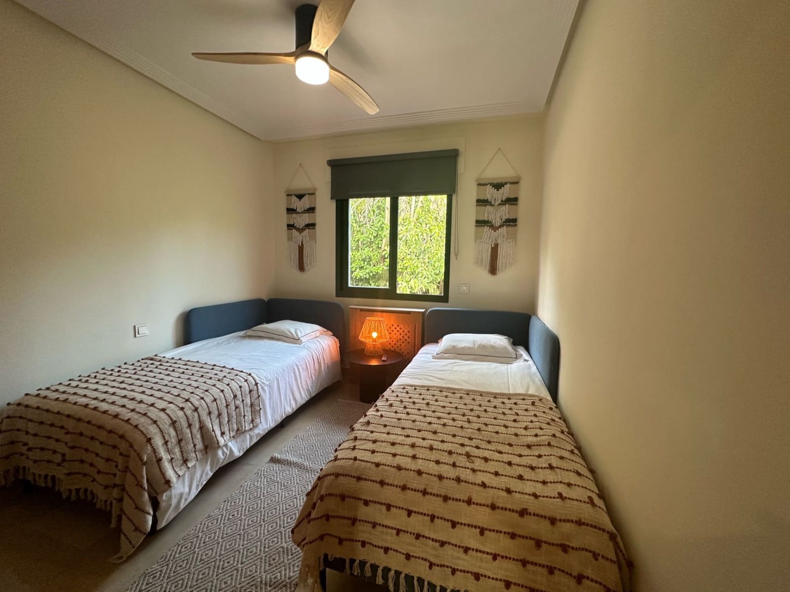 4 soveværelse Byhus til leje i Marbella med swimmingpool garage - € 5.000 (Ref: 9163367)