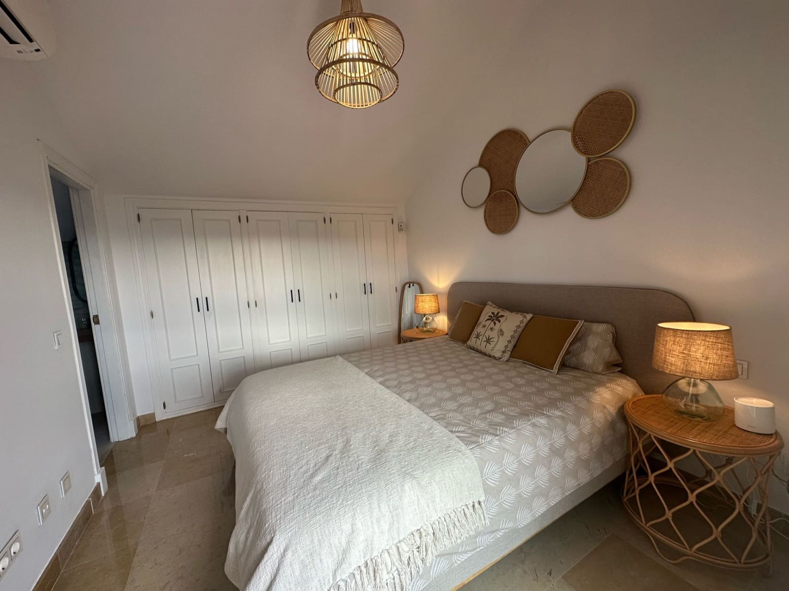 4 soveværelse Byhus til leje i Marbella med swimmingpool garage - € 5.000 (Ref: 9163367)