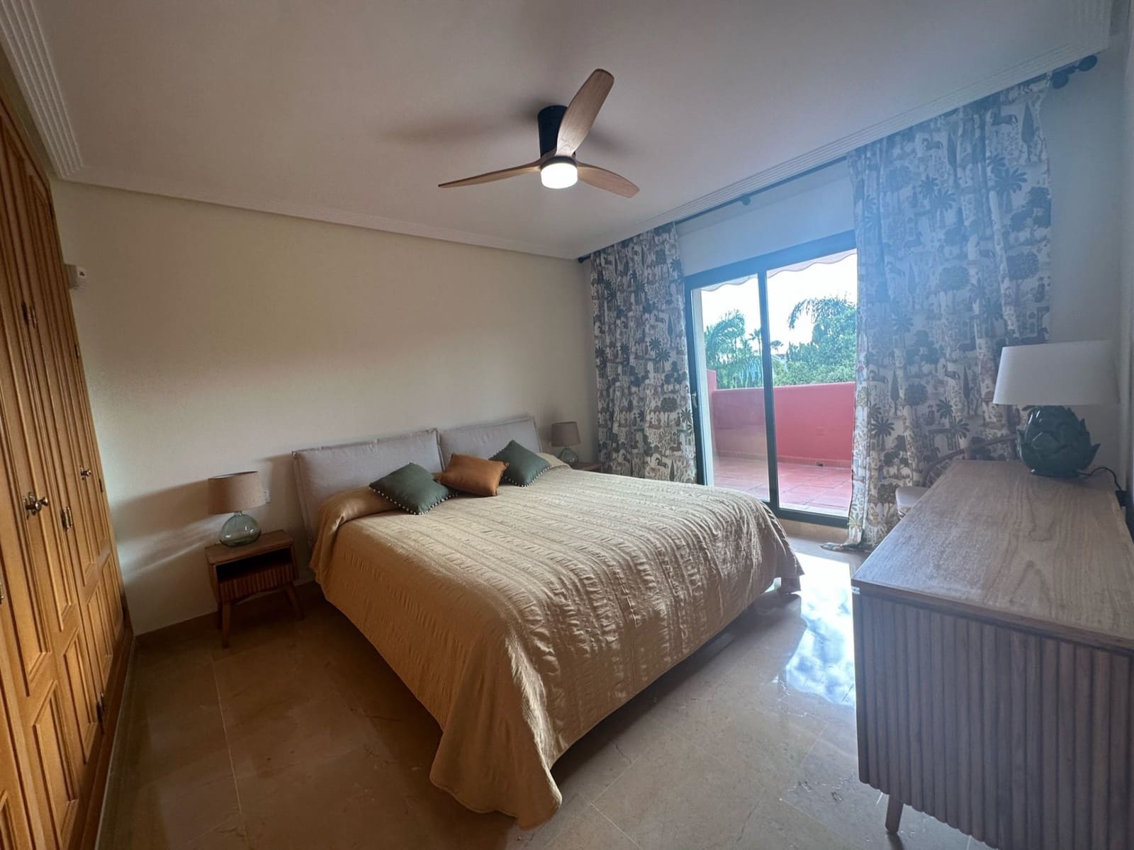 4 soveværelse Byhus til leje i Marbella med swimmingpool garage - € 5.000 (Ref: 9163367)