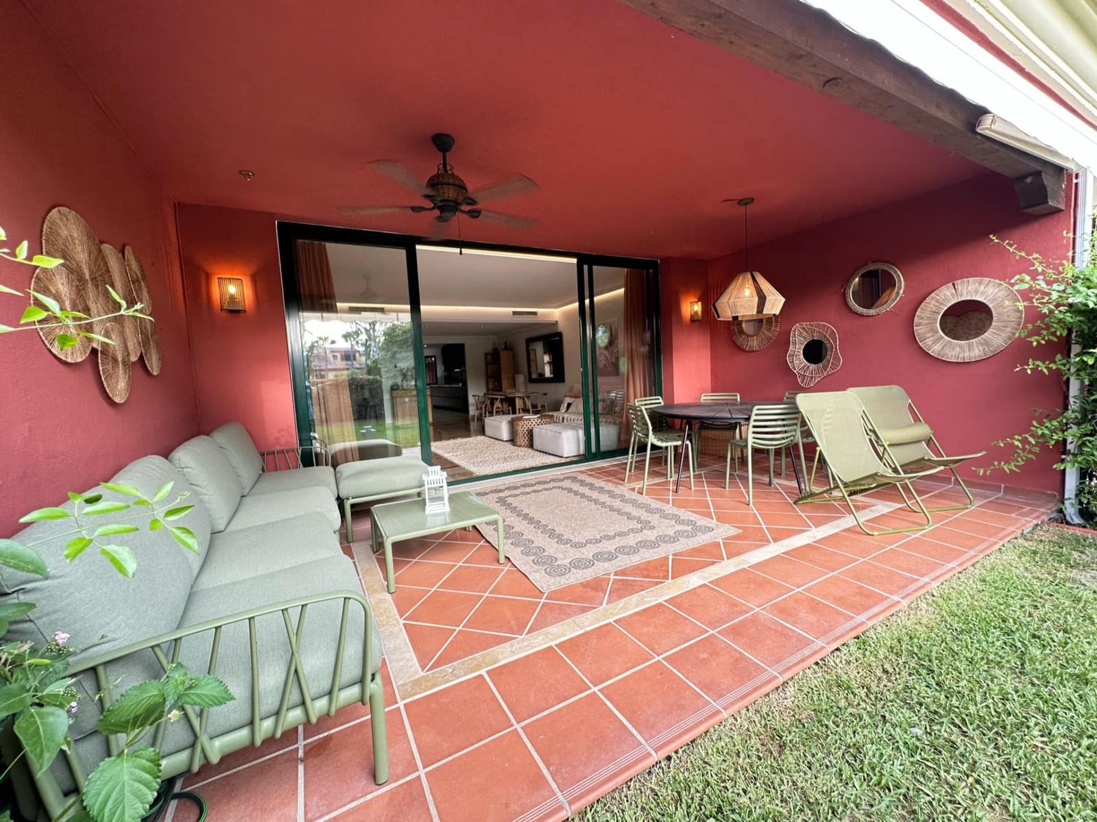 4 soveværelse Byhus til leje i Marbella med swimmingpool garage - € 5.000 (Ref: 9163367)