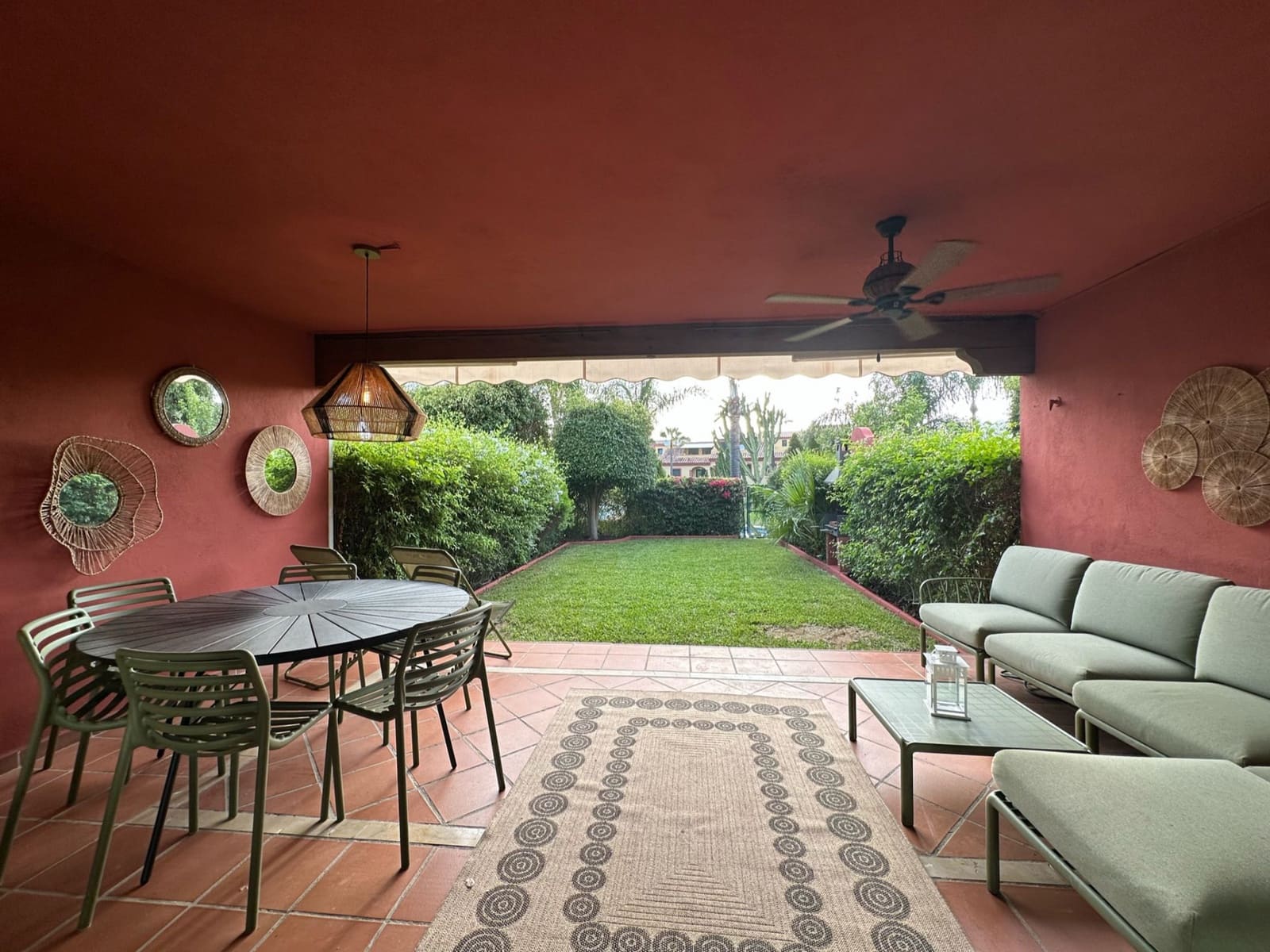 4 soveværelse Byhus til leje i Marbella med swimmingpool garage - € 5.000 (Ref: 9163367)