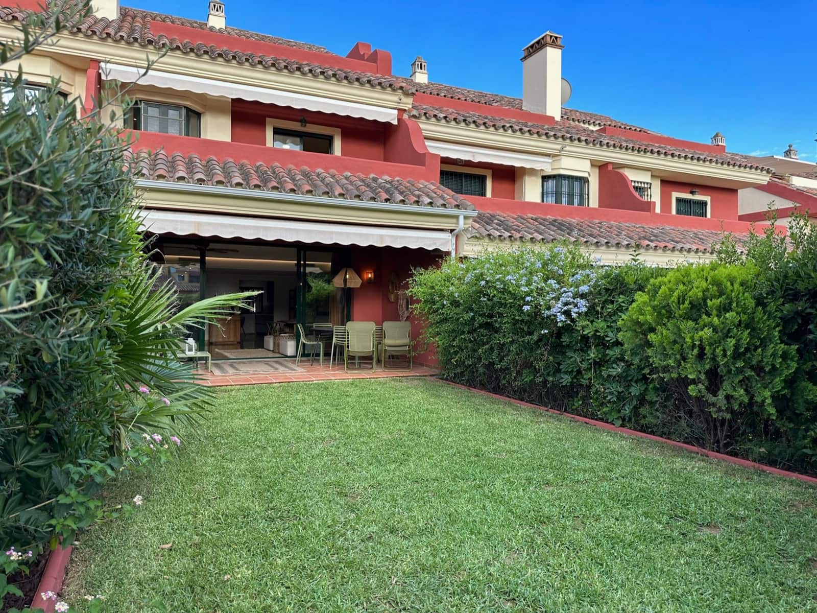 4 soveværelse Byhus til leje i Marbella med swimmingpool garage - € 5.000 (Ref: 9163367)
