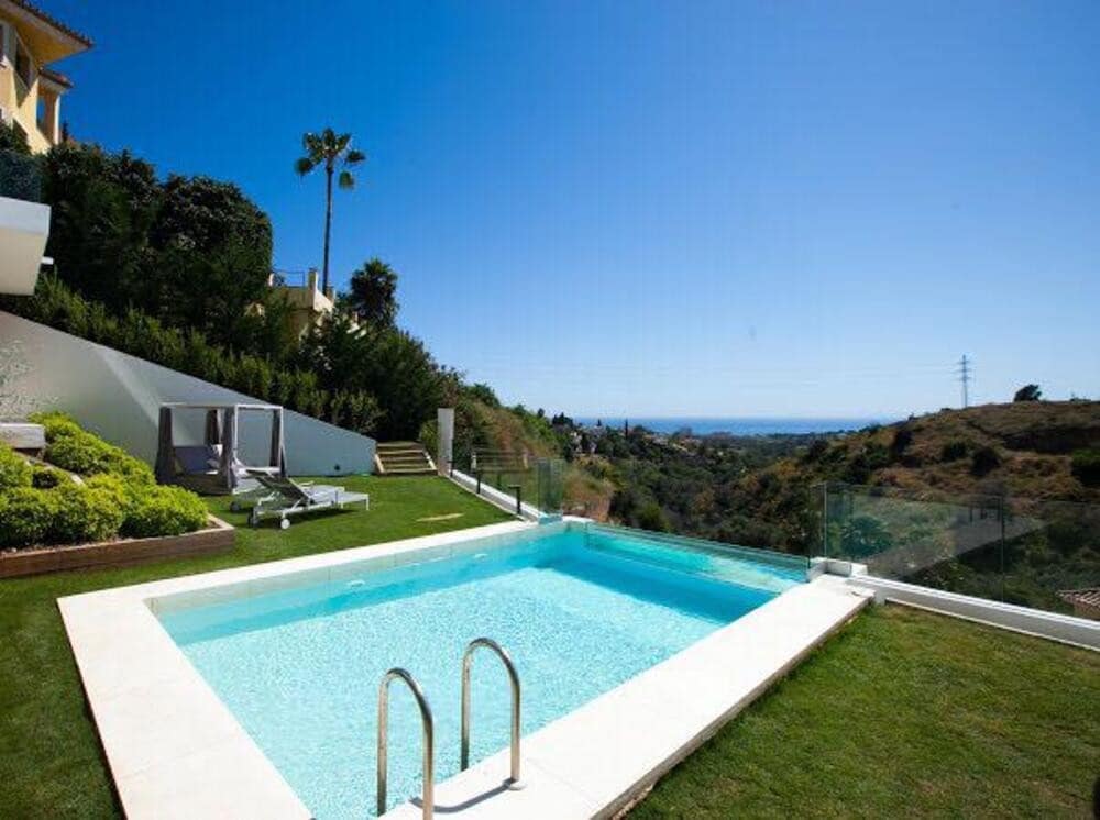 6 soveværelse Villa til leje i Marbella med swimmingpool garage - € 12.000 (Ref: 9165468)