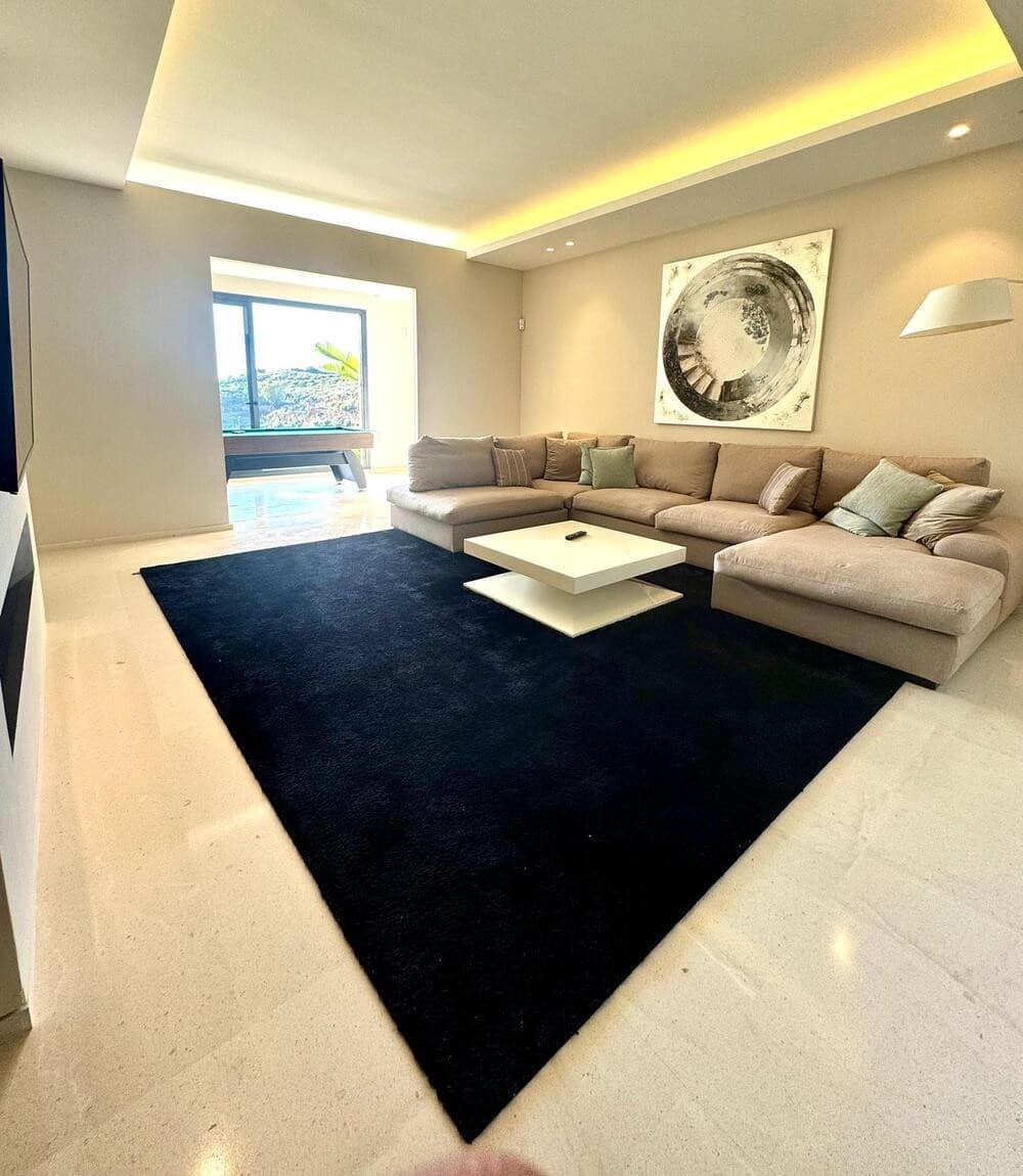 6 bedroom Villa for rent in Marbella with pool garage - € 13,000 (Ref: 9165468)