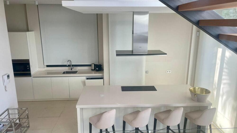 6 bedroom Villa for rent in Marbella with pool garage - € 13,000 (Ref: 9165468)